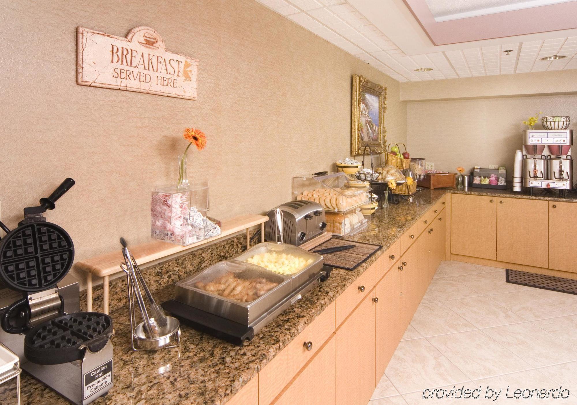Quality Inn University Lansing Restaurace fotografie
